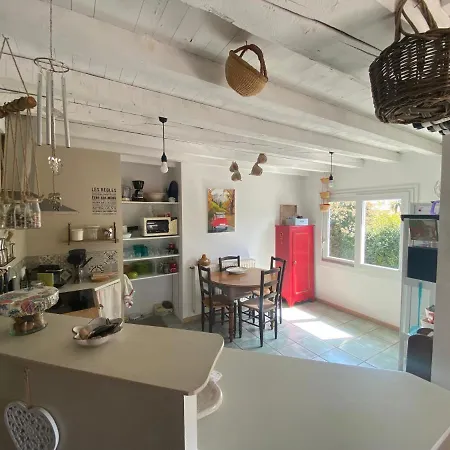 בית נופש Maison Ardeche Saint-Just (Ardeche)
